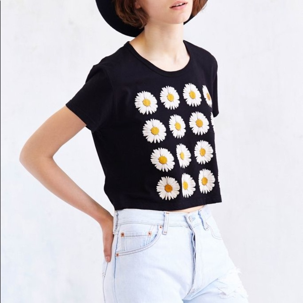 UO Truly Madly Deeply Daisy Cropped Tee